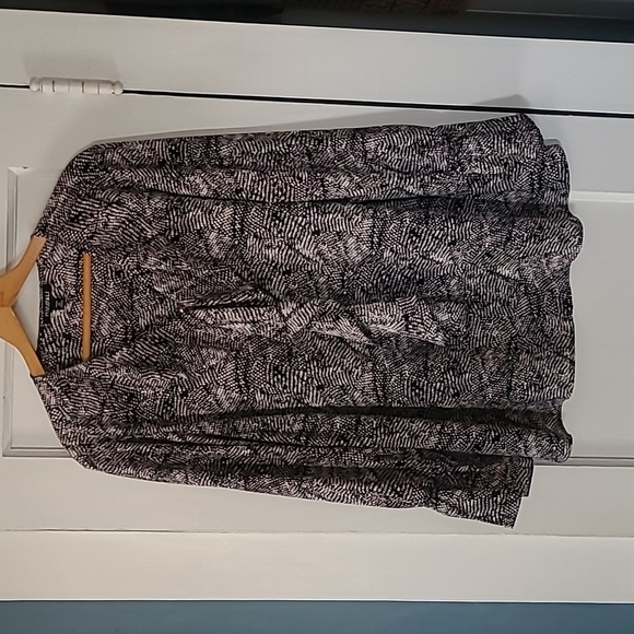 Roz & Ali Tops - Roz & Ali print blouse.